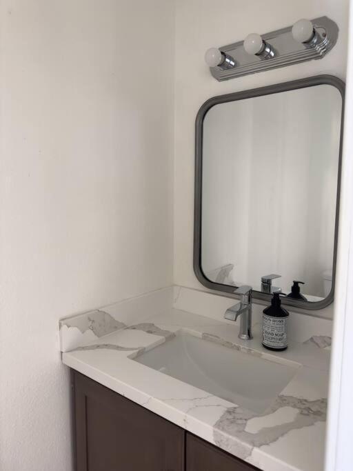 Modern Retreat 1 Mi. From Disney Anaheim Esterno foto