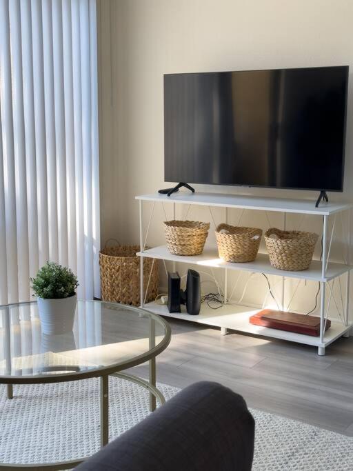 Modern Retreat 1 Mi. From Disney Anaheim Esterno foto