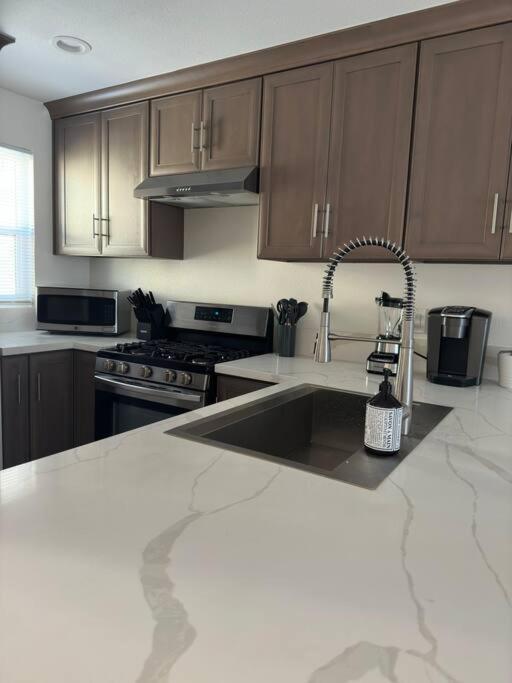 Modern Retreat 1 Mi. From Disney Anaheim Esterno foto